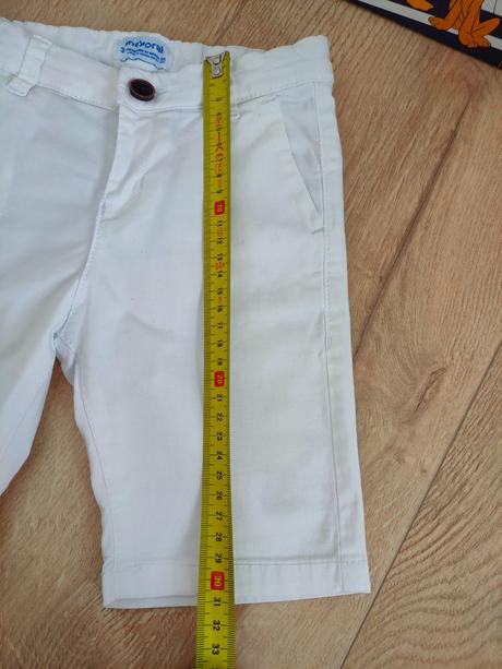 Krásne kvalitné biele kraťasy mayoral, veľ. 98, mayoral,98