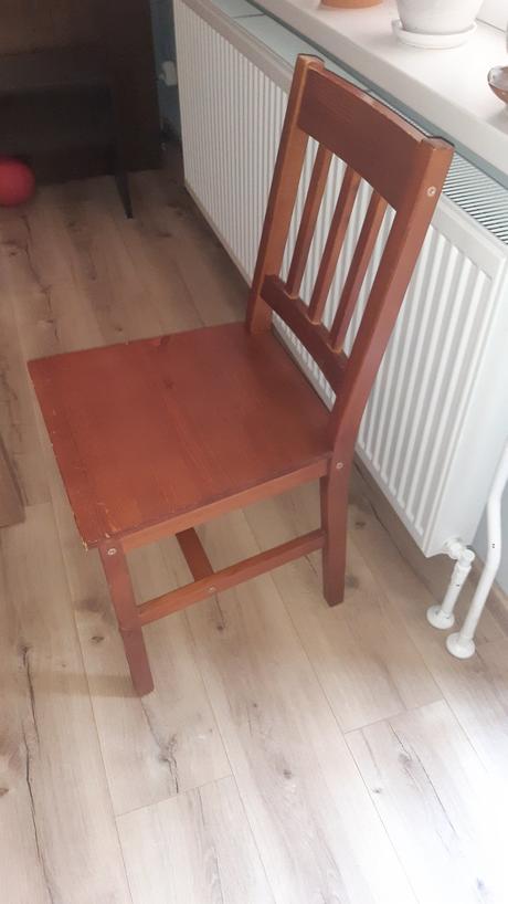 Jedálenský stôl a 4 stoličky, 