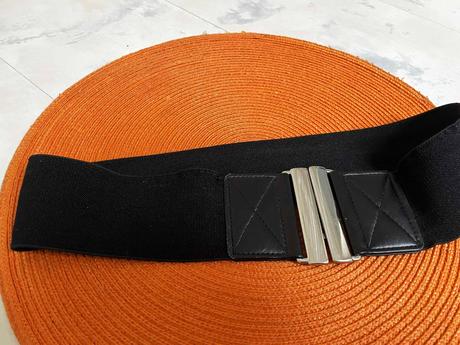 Elastický hrubý opasok,