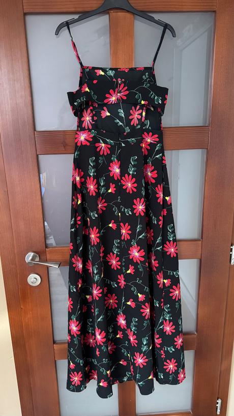 Čierne šaty s kvetmi, xs