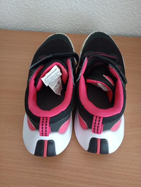 Tenisky, 33