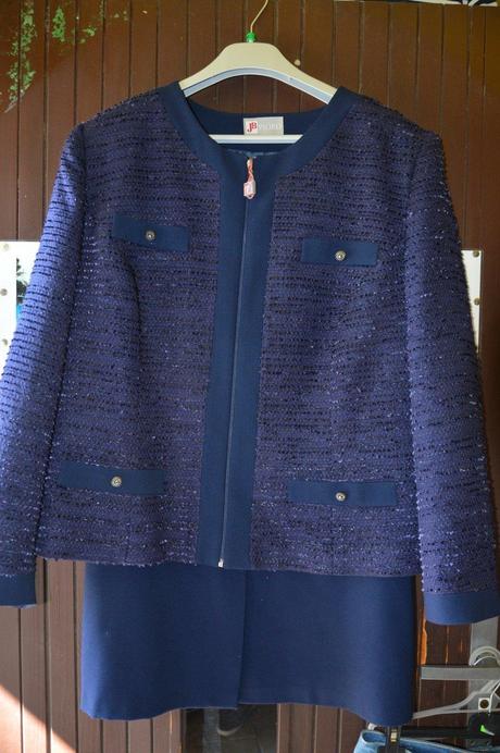 Dámsky kostým so sukňou, 50