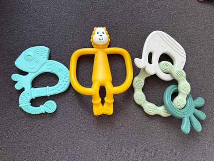 Silikon hryzadlo matchstick monkey, chicco na zuby, 