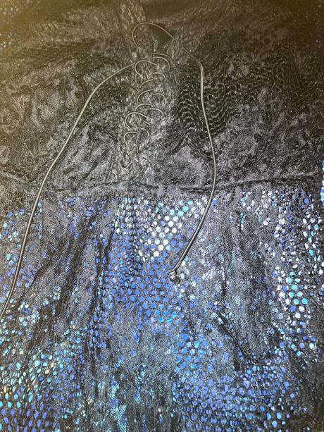 Transparentné šaty, 36