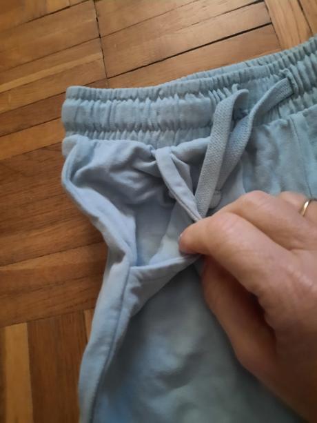 Dievčenské tepláky, 104