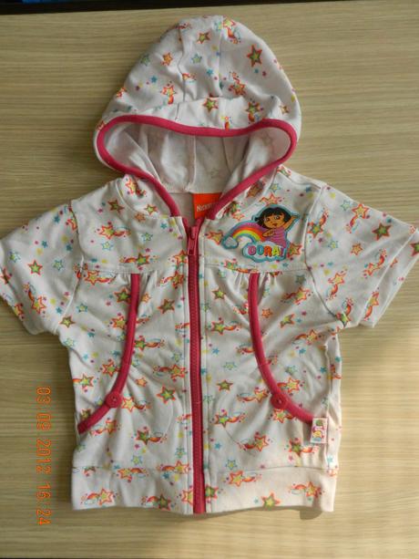 1x oblecena vesticka dora s kapuckou, 98