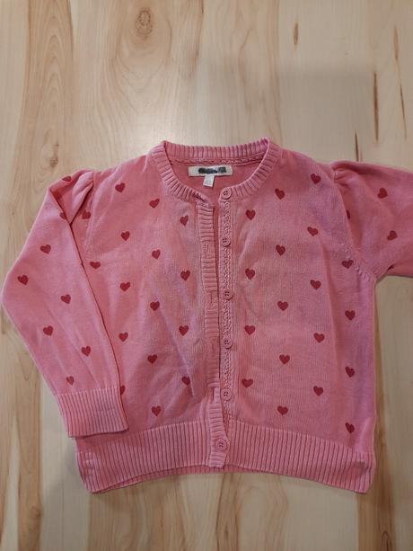 Tenký svetrík so srdiečkami, 92