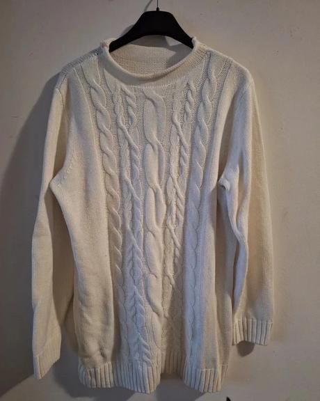 Casual set džínsy veľ.l k nim darujem 2 svetre, l