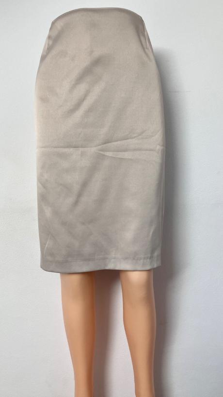 Dámska púzdrová sukňa, m