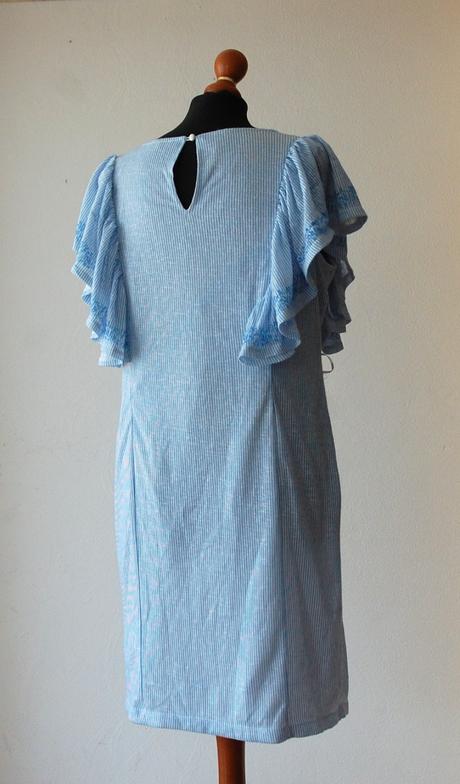 Pôvabné svetlomodré šaty 2heart s volánmi, l