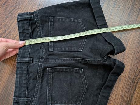 Čierne riflové šortky, 134