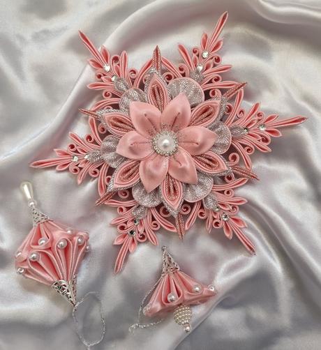 Vianočný saténový cencúľ, 