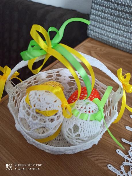 Veľkonočný košík a 4 vajicka,