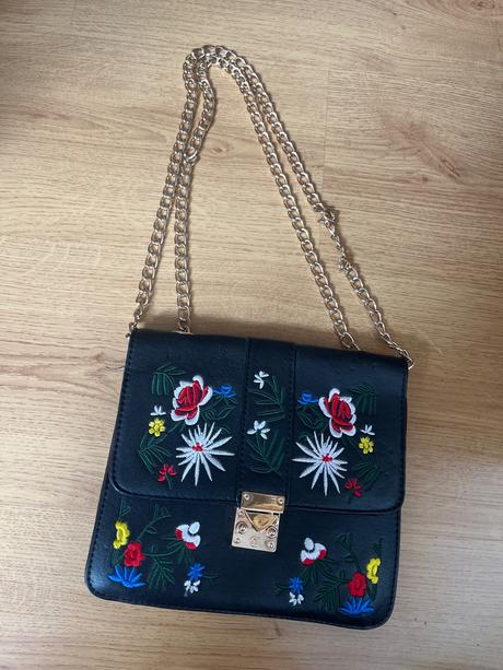 Cierna kožená kabelka/ čierna malá kabelka folklór, zara