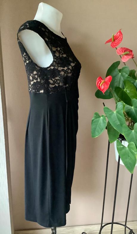 Krasne pruzne šaty, 38