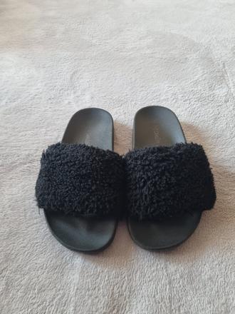 Slapky s kozusinou, 36