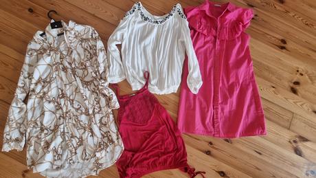 Balik oblečenia top stav, s