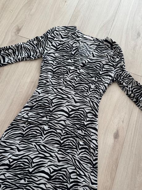 Zebrové šaty, camaieu,38