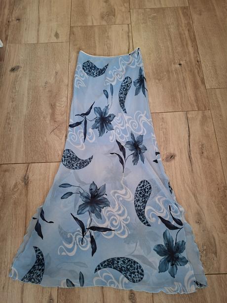 Kvetinova sukna s kratkou podsivkou, s