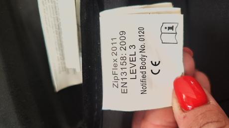 Jazdecka vesta, equi-théme