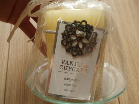 Sviečka na tanieriku vanilla cupcake, 