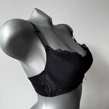 Mierne vystužená podprsenka s kosticou čierna 8860, 75b / 80b / 85b / 90b