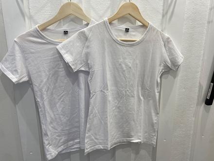 2 biele elastické tričká, m
