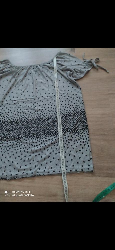 Sivé tričko so srdiečkami, 42 / xl