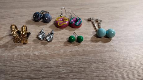 6 párov náušníc, 