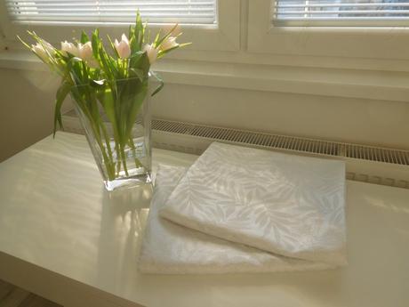 Závesy bielo perleťové vzorované, 