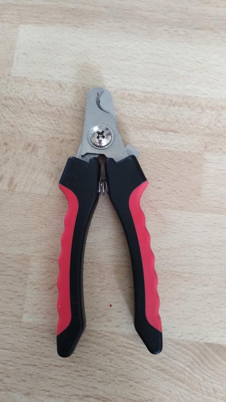 Nožnice na pazúriky, 