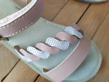 Raz obuté sandálky, nelli blu,31