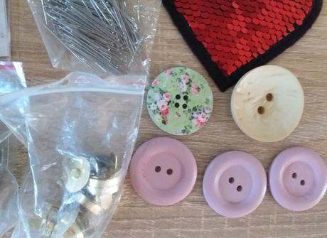 Galantéria, gombíky, pomôcky na šitie,