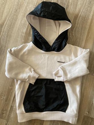 Krásna bekkin mikinka ako nová, 110