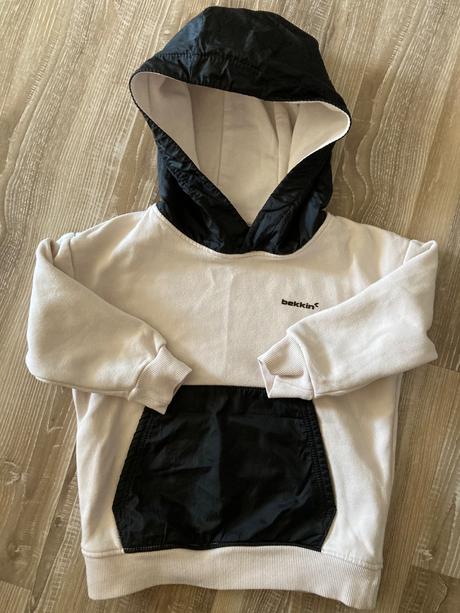 Krásna bekkin mikinka ako nová, 110