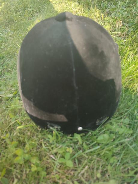 Jezdecká drezúrna prilba, 