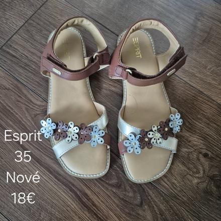 Sandalky, esprit,35