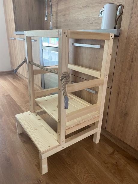 Učiaca veža montessori.,