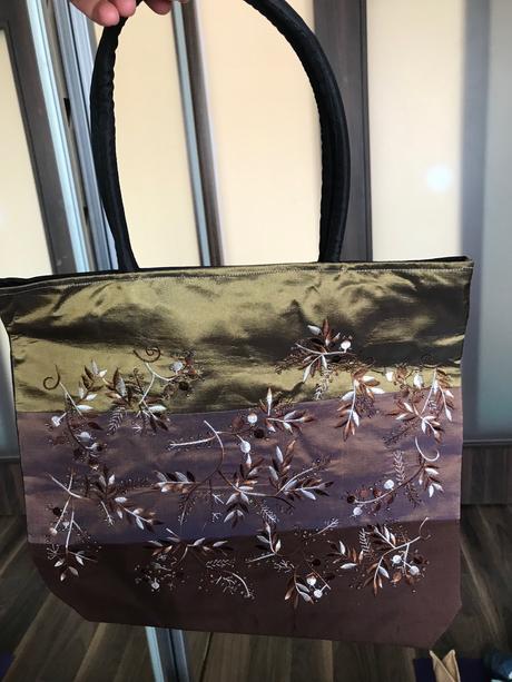 Kabelka vyšívaná,