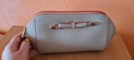 3 púzdra kozmetické, 