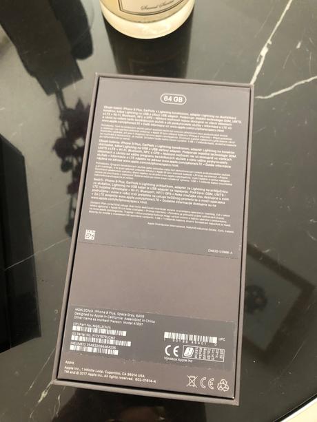 Iphone 8plus s obalom a retiazkou na rameno/krk, apple