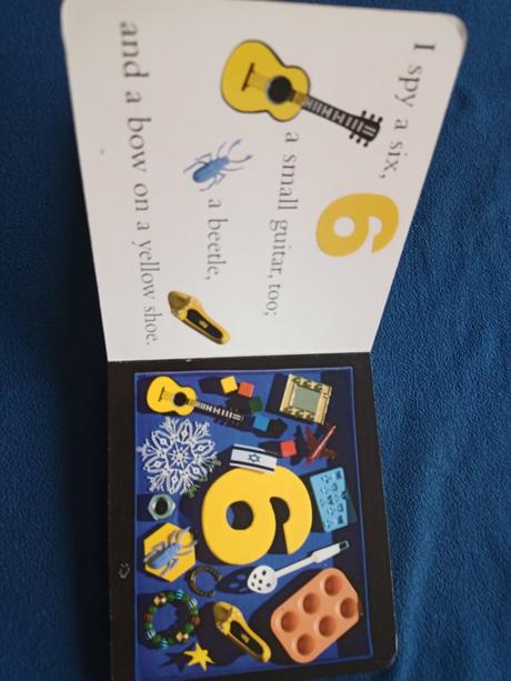 Spy little numbers board book,