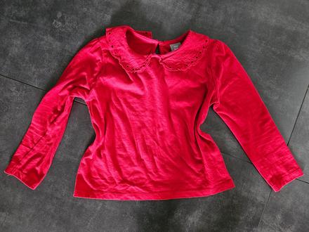 Červené tričko s golierikom, 110