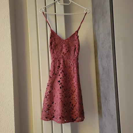 34 krajkove saty, 34