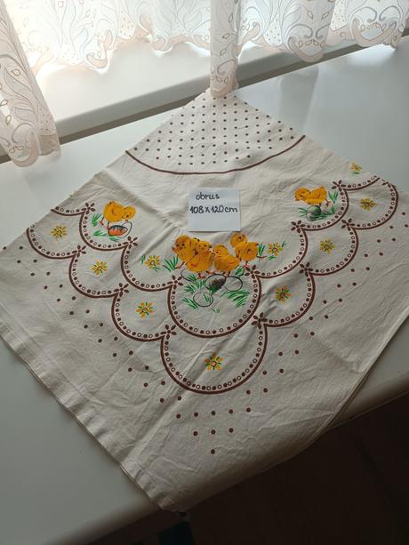 Starý retro obrus s kuriatkami - vintage,