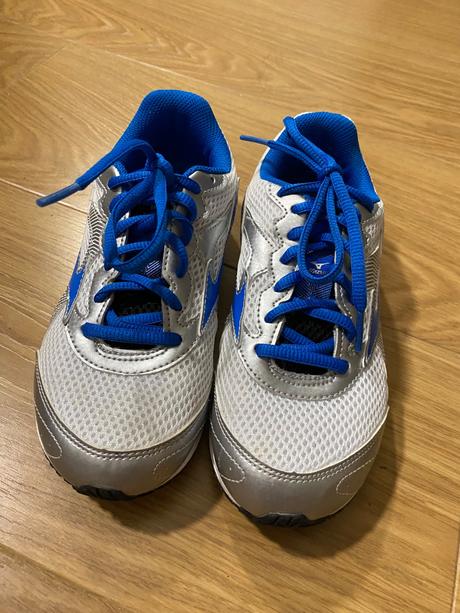 Málo nosené tenisky, 34