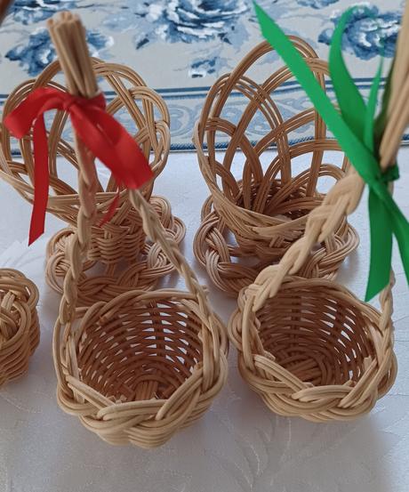 Prútené košíky na vajíčka, 