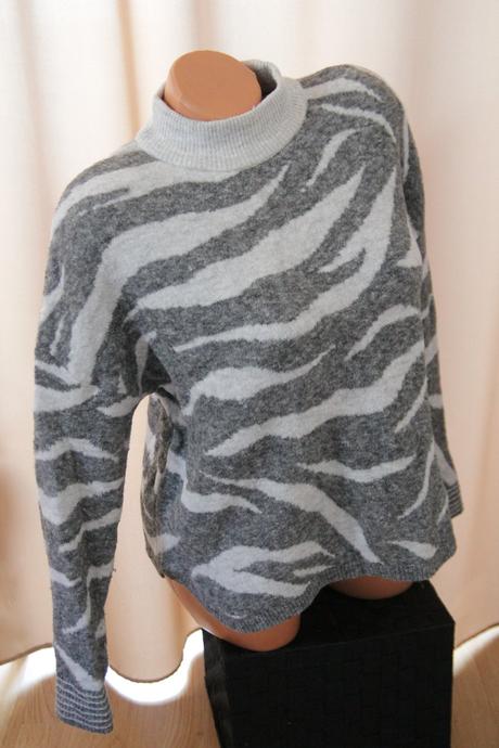 Šedý chlpatý zebra sveter l/xl, l