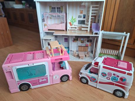 Barbie karavan, sanitka, 