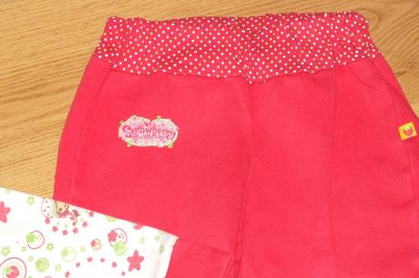 Teplakova suprava jahodka, 98